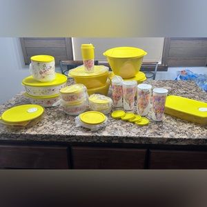Tupperware set yellow